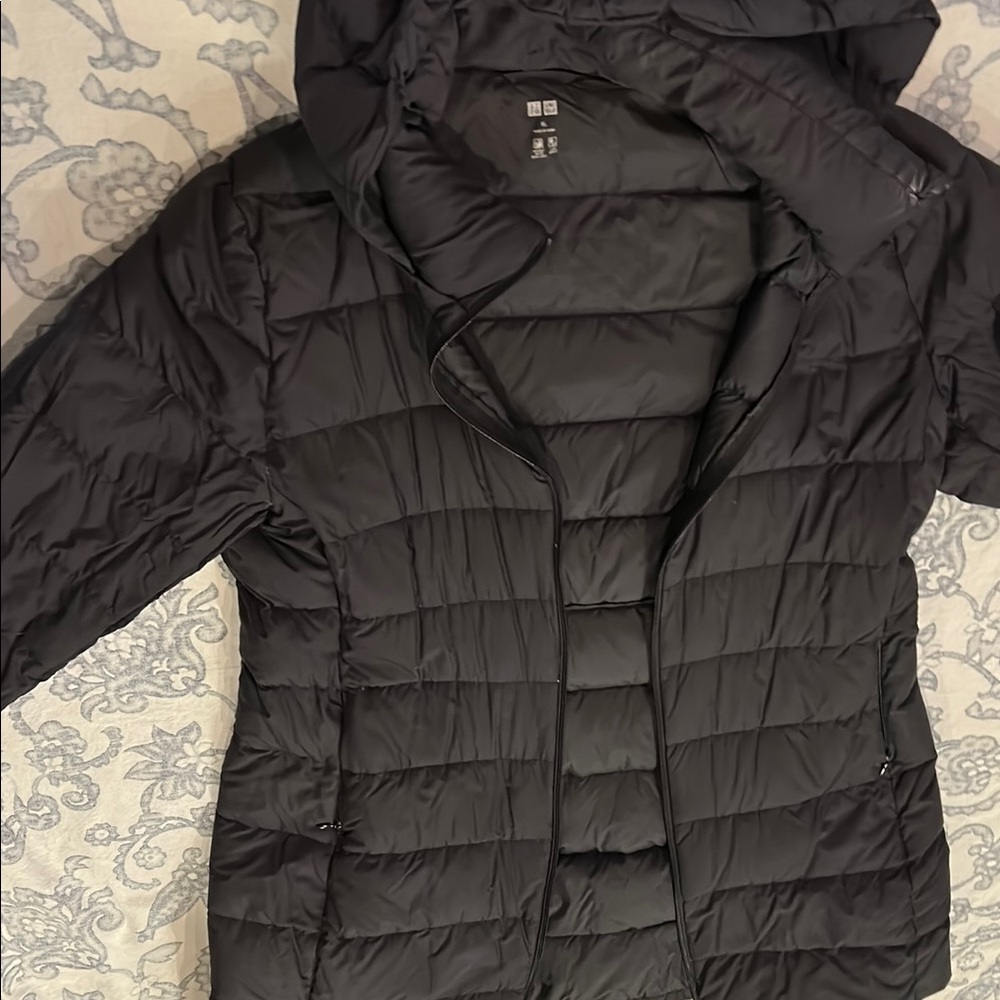 Uniqlo Women's Black Lightweight Packable Puffer Coat